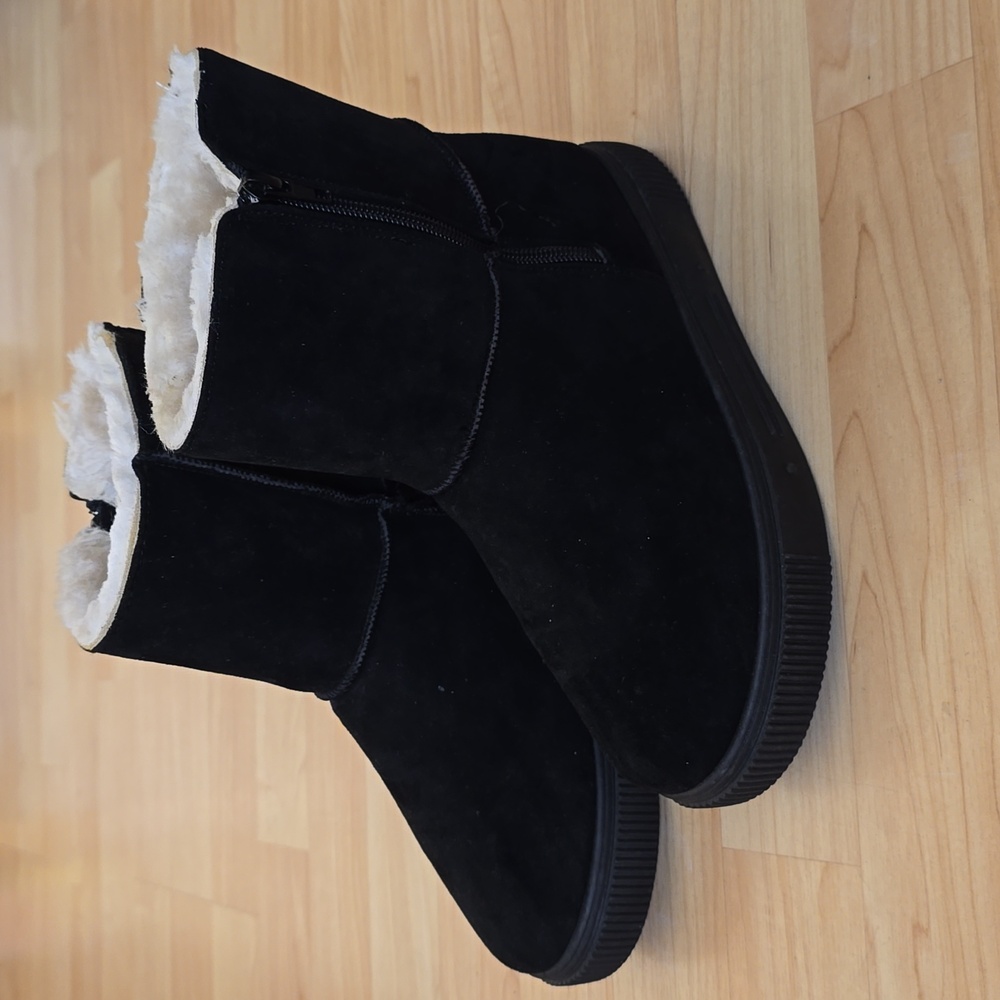 Bamboo Brand Black Suede Sherpa Faux Lined Boots Size 5.5